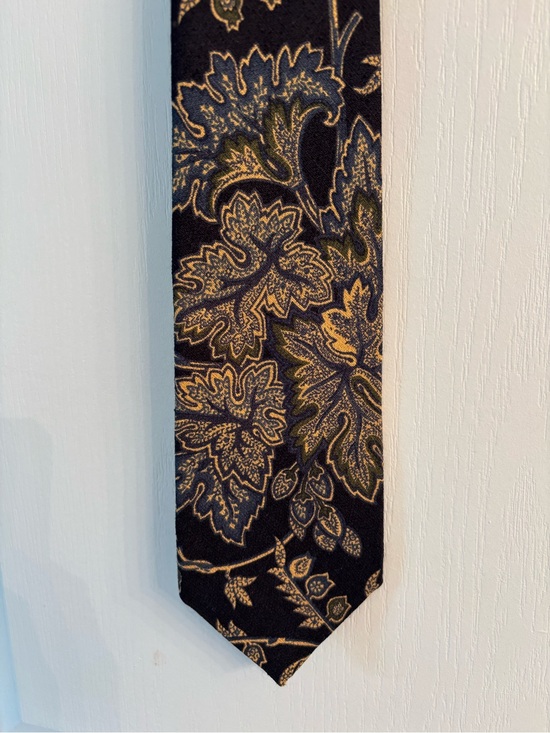 Hemley Other - Hemley Classic Paisley Silk Tie in Black and Gold